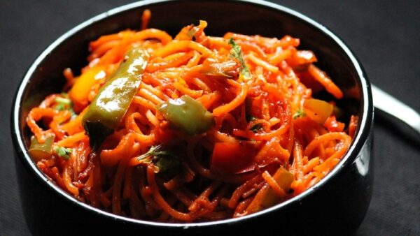 Vegetable schezwan noodles